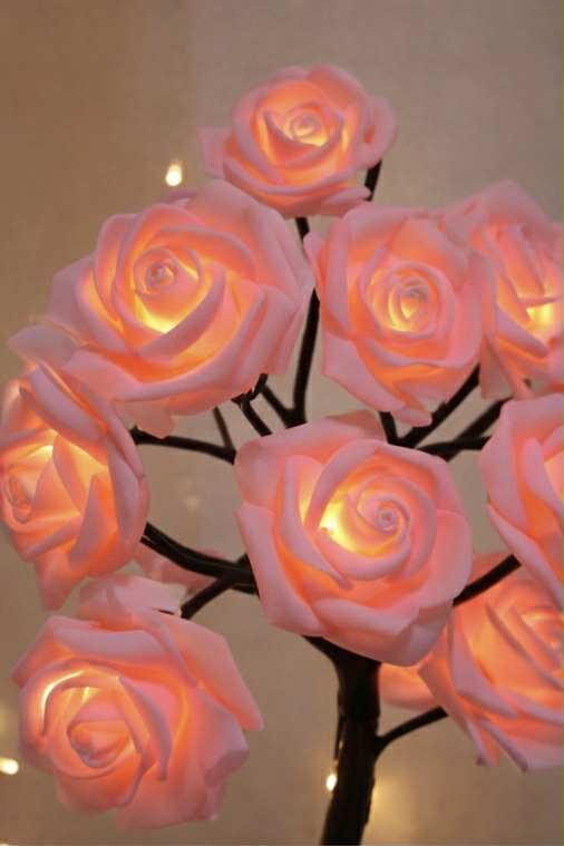 Lampka LED Drzewko Róż - Idealny Prezent dla Niej